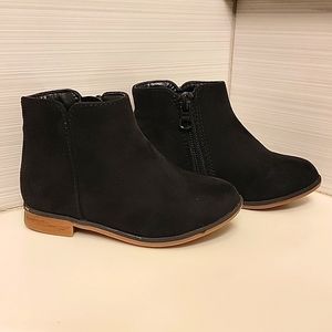 Toddler girl's booties